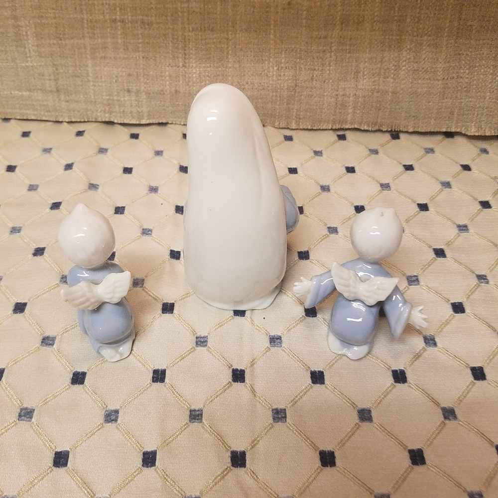 EUC Blue/White Porcelain Mother/Child & Angels - Picture 2 of 7